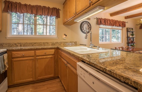 Dorrington Cabina | Apache Pines w/ A/C, Decks & Rec Access