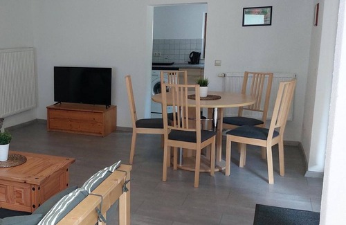 Bad Waldsee Apartamento | Apartamento 'Ferienwohnung, Offenes' con terraza privada, jardín privado y Wi-Fi