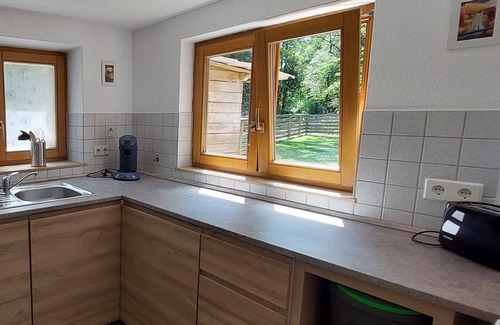 Bad Waldsee Apartamento | Apartamento 'Ferienwohnung, Offenes' con terraza privada, jardín privado y Wi-Fi