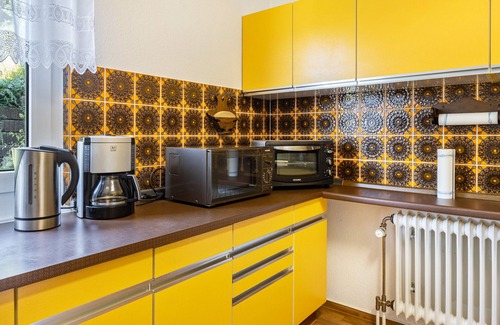 Furtwangen Apartamento | Apartamento 'Ferienwohnung Regina' con jardín compartido, balcón y Wi-Fi
