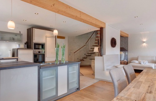 Furtwangen Apartamento | Apartamento '1 Terrassensuite' con vistas a la montaña, terraza privada y Wi-Fi