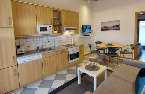 Colà Di Lazise Apartamento | Apart Dina Lazise, pool, parking, WIFI, KLima, garden, laundry package