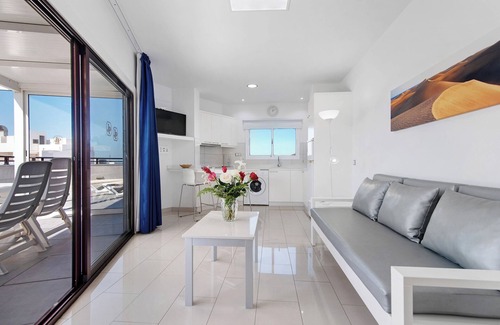 Las Palmas de Gran Canaria Apartamento | Apartamento "Ático Delux 80" con vistas al mar, WiFi y terraza en la azotea