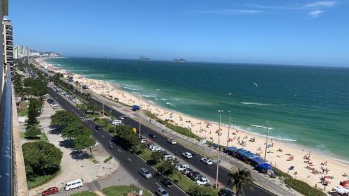 Barra da Tijuca Apartamento | Apart hotel em frente à praia da Barra da Tijuca, vista total para o mar