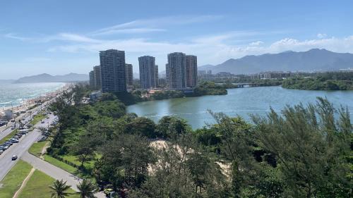 Barra da Tijuca Apartamento | Apart hotel em frente à praia da Barra da Tijuca, vista total para o mar