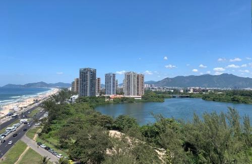Barra da Tijuca Apartamento | Apart hotel em frente à praia da Barra da Tijuca, vista total para o mar