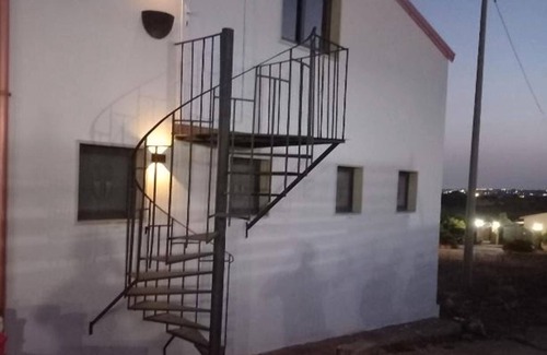 Portopalo di Capo Passero Casa | Apartment '3 Twins Suite Portopalo' with Shared Garden and Air Conditioning