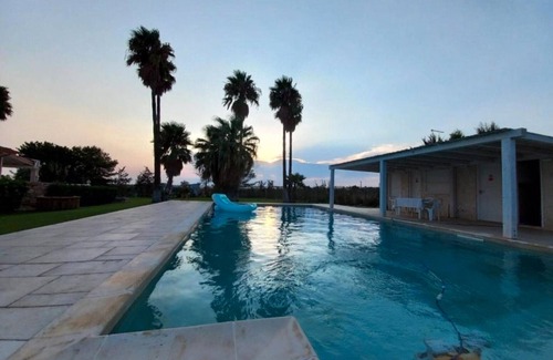Portopalo di Capo Passero Casa | Apartment '3 Twins Suite Portopalo' with Shared Garden and Air Conditioning