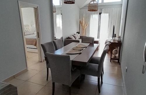 Rio Cuarto Apartamento | Apart Margarita, 1 dormitorio con balcón y cochera