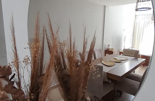 Rio Cuarto Apartamento | Apart Margarita, 1 dormitorio con balcón y cochera
