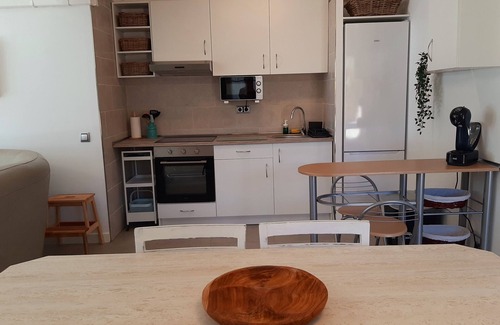 Canet de Mar Casa | Apartamento rural con jardín, piscina y wifi, con vistas al mar para 4 personas