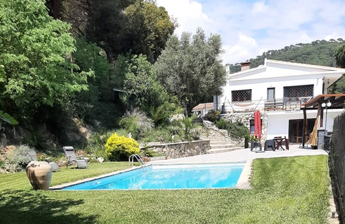 Canet de Mar Casa | Apartamento rural con jardín, piscina y wifi, con vistas al mar para 4 personas