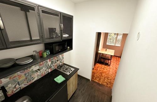 El Poblado Apartamento | Apartaestudio amueblado en Poblado FRN106 By Roots Rentals
