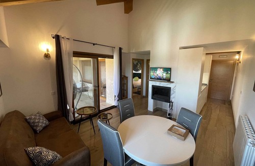 Montejo de la Sierra Apartamento | Apartamento de vistas privilegiadas a la Reserva de la Biosfera y exquisita decoración ecléctica.
