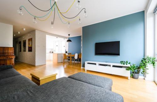 Bemowo Apartamento | Apartament 100m2 - 2 sypialnie, 2 łazienki, salon, kuchnia, taras, WiFi, rowery