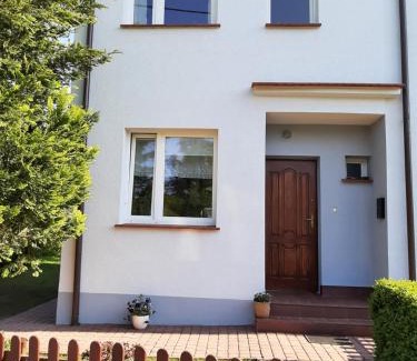 Krokowa Apartamento | Apartament – 3 pokojowe dwupoziomowe mieszkanie z ogrodem