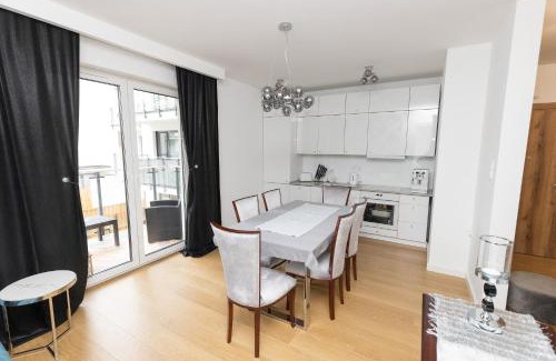 Cedzyna Apartamento | Apartament Business & Living No 91 Nad Zalewem w Cedzynie, hala garażowa