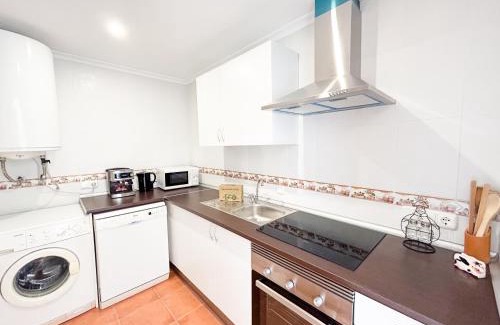 San Luis de Sabinillas Apartamento | Apartamento en 1ª línea de la playa de Sabinillas con vistas al mar