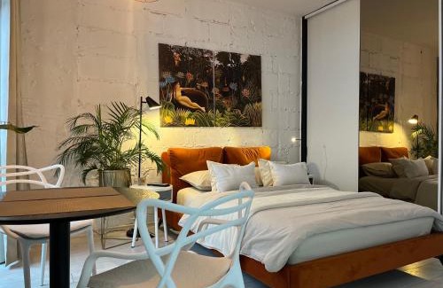 Srodmiescie Apartamento | Apartament I LOVE PIOTRKOWSKA z wielkim lustrem, balkonem i klimatyzacją