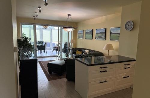 Niesulice Apartamento | Apartament Kalinowo Golf - salon z opcją spania, kuchnia i 2 sypialnie, 1-6 osób