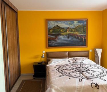 Niesulice Apartamento | Apartament Kalinowo Golf - salon z opcją spania, kuchnia i 2 sypialnie, 1-6 osób