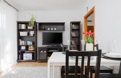 Piaseczno Apartamento | Apartament na Parterze z Parkingiem i Biurkiem do Pracy Zdalnej w Piasecznie by Noclegi Renters