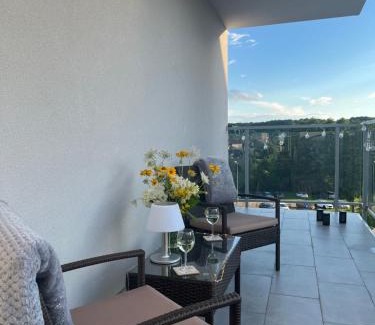 Charzykowy Apartamento | Apartament Słoneczny widok boczny na jezioro