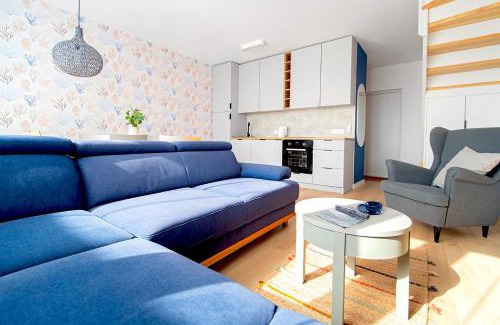 Rewal Apartamento | Apartament SUPERIOR Rewal - dwupoziomowy z ogródkiem, całoroczny