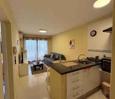 Real de San Carlos Apartamento | Apartamento con vista al Rio y frente a la playa