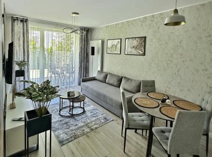 Dzielnica Uzdrowiskowa Apartamento | Apartament Whiteblue Kołobrzeg z dużym ogródkiem - 100 m od plaży! Whiteblue Kolberg Apartment mit großem Garten - 100 m vom Strand entfernt! Whiteblue Kołobrzeg Apartmán s velkou zahradou - 100 m od pláže!