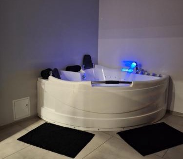 Katowice Apartamento | Apartament z jacuzzi w centrum Katowic