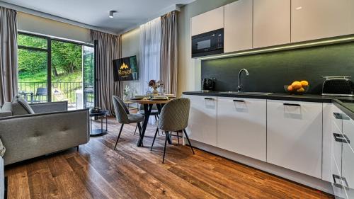 Bierutowice Apartamento | Apartament z prywatnym Jacuzzi Orlik VIP Residence - blisko wyciągu i Wang by Royal Aparts