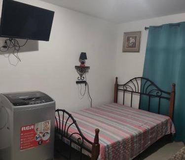 Parque Lefevre Casa | apartamentito tipo estudio AMUEBLADO tranquilo y acogedor cocina y baño privado independiente en CHANIS cerca de Costa del este