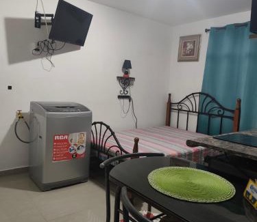 Parque Lefevre Casa | apartamentito tipo estudio AMUEBLADO tranquilo y acogedor cocina y baño privado independiente en CHANIS cerca de Costa del este