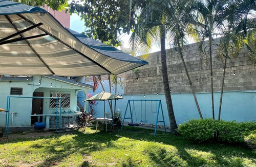 San Pedro Sula Apartamento | Apartamento 1 hab, 2 camas, cocina, sala y parqueo (apta para familias).