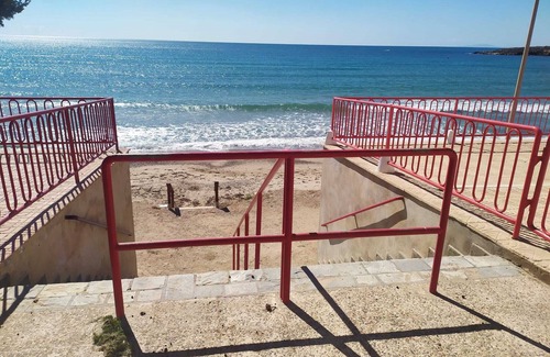 Los Puertos Apartamento | Apartamento 2 dormitorios y gran patio an orillas del mar. Con piscina y parking