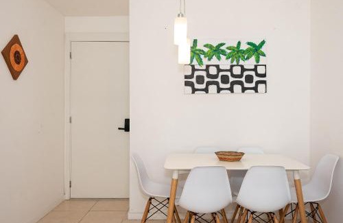 Recreio dos Bandeirantes Apartamento | Apartamento 2 Qto e Varanda em Condomínio Completo