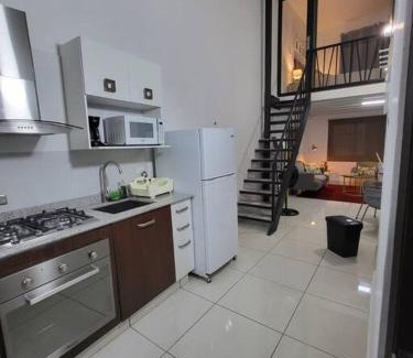 Rio Abajo Apartamento | Apartamento #6 cómodo, Tranquilo, Elegante cerca de la estación del metro de la cincuentenario