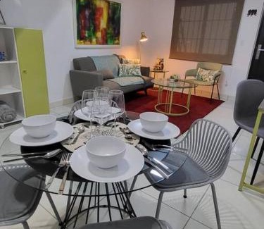Rio Abajo Apartamento | Apartamento #6 cómodo, Tranquilo, Elegante cerca de la estación del metro de la cincuentenario