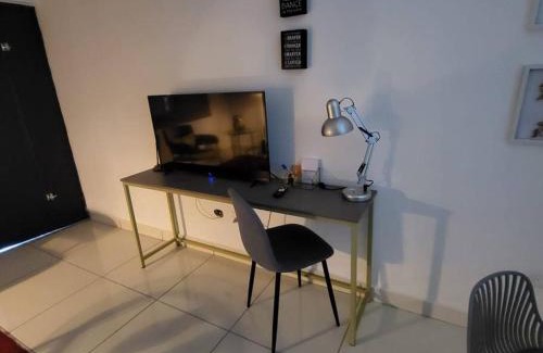 Rio Abajo Apartamento | Apartamento #6 cómodo, Tranquilo, Elegante cerca de la estación del metro de la cincuentenario