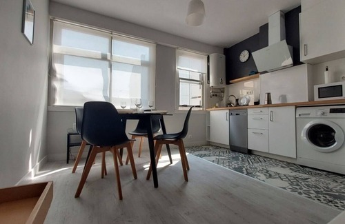 La Coruna Apartamento | Apartamento a 100m de la Playa y De la Torre de Hercules