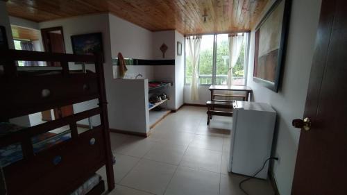 Calarca Apartamento | Apartamento acogedor, 1 habitación, cocina, comedor, vista a zonas verdes, English
