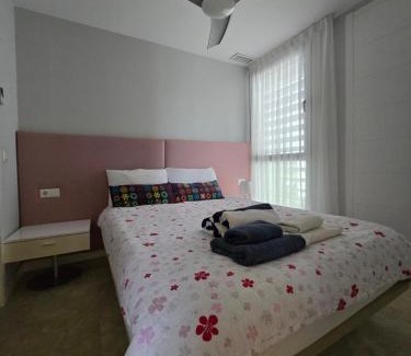 Les Deveses Apartamento | Apartamento bonito - playas las Deveses
