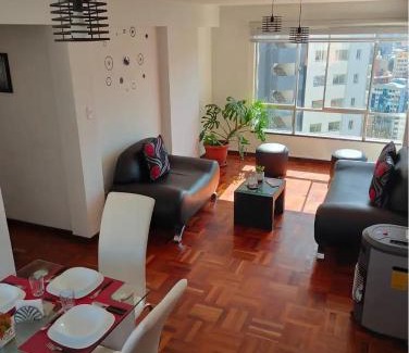 Downtown La Paz Apartamento | Apartamento Céntrico, Privado, Iluminado, Soleado, Cerca EMBAJADAS Av Arce