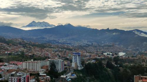 Downtown La Paz Apartamento | Apartamento Céntrico, Privado, Iluminado, Soleado, Cerca EMBAJADAS Av Arce