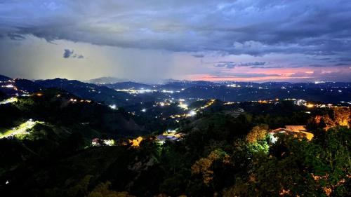 Manizales Apartamento | Apartamento Campestre y Turístico con Garaje y Mirador