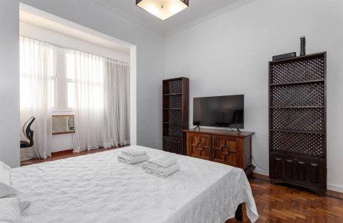 Copacabana Apartamento | Apartamento Clásico com Ar, WIFI e Garagem