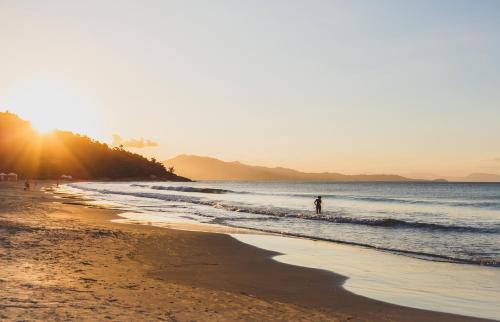 Lagoinha Apartamento | Apartamento com 4 suítes pé na areia