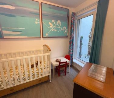 Paco De Arcos Apartamento | Apartamento com pátio em frente praia
