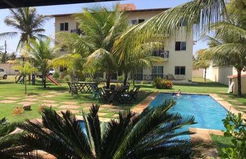 Taiba Apartamento | Apartamento com vista para o mar, piscina , deck , playground e estacionamento .